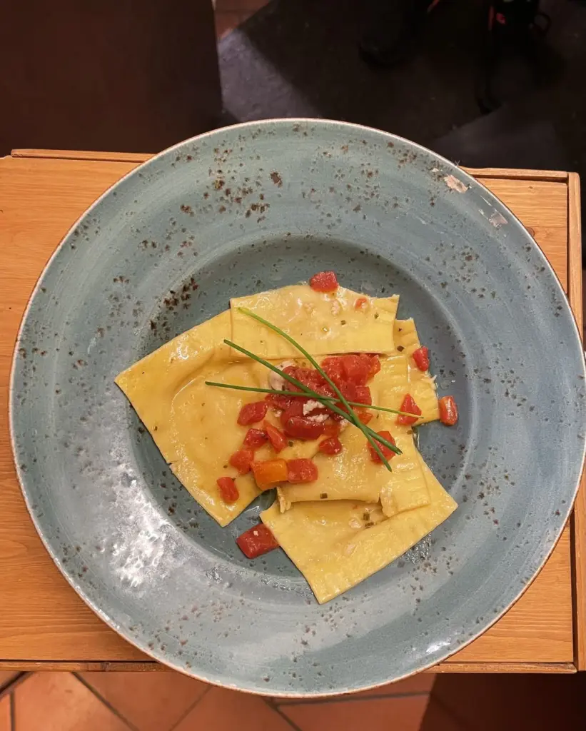 piatto-ravioli-pomodoro